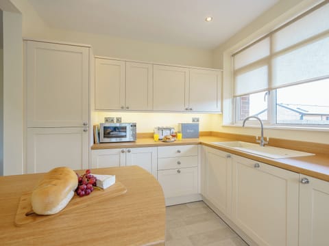 Kitchen | Renchers Farmhouse, Crossway Green, near Stourport-on-Severn