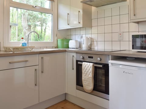 Fully equipped kitchen with dining area within the open-plan design | Chalet 2 - Mount Hawke Holiday Bungalows, Mount Hawke, near Redruth