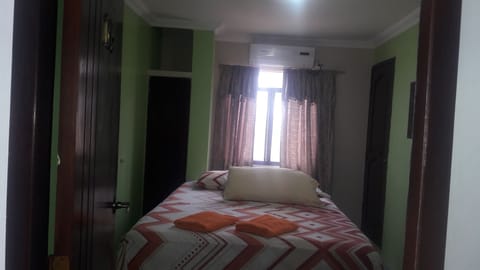 Double Room | Individually decorated, individually furnished, blackout drapes