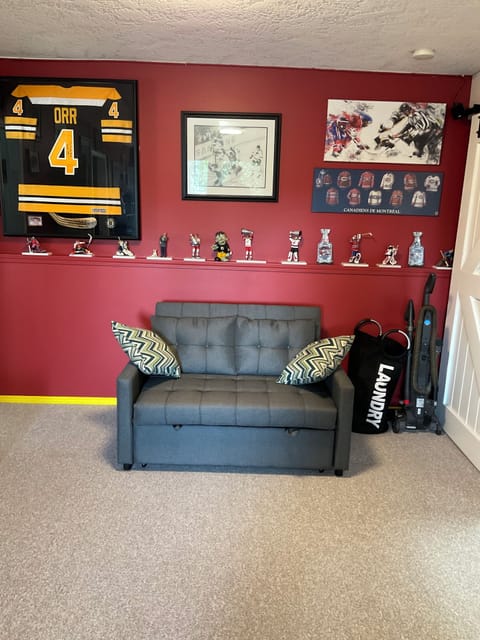 Celebrate Canadian hockey heritage in this cozy memorabilia lounge
