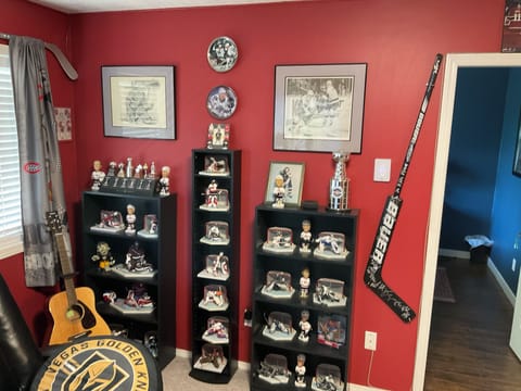 Hall of Goalie Greats – bobbleheads, gear, and Stanley Cup pride!