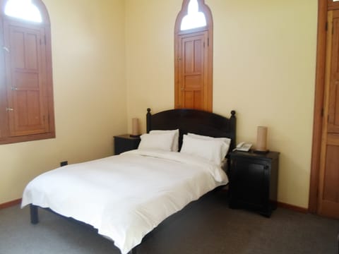 Junior Suite, 1 Queen Bed, City View | In-room safe, desk, free WiFi