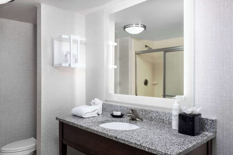 Room, 1 King Bed | Bathroom | Combined shower/tub, designer toiletries, hair dryer, towels