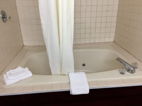 Executive Suite, Jetted Tub | Jetted tub
