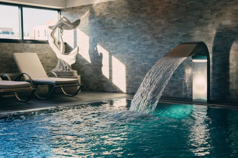 Indoor pool, sun loungers