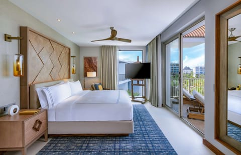 Suite, 1 King Bed with Sofa bed, Private Pool, Ocean View | Egyptian cotton sheets, premium bedding, in-room safe