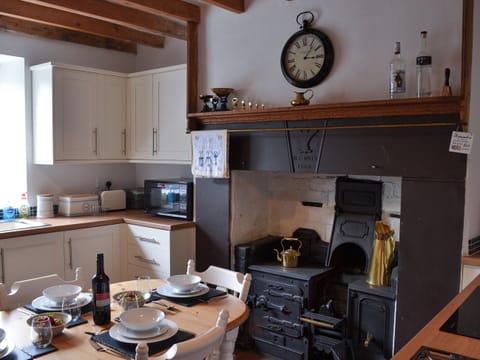 Kitchen / diner | Bwthyn Pabi, Penmachno, near Betws-Y-Coed