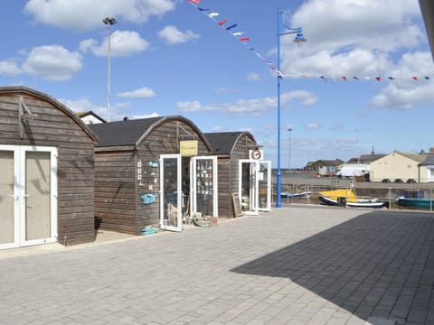 Amble Harbour Village, shopping pods