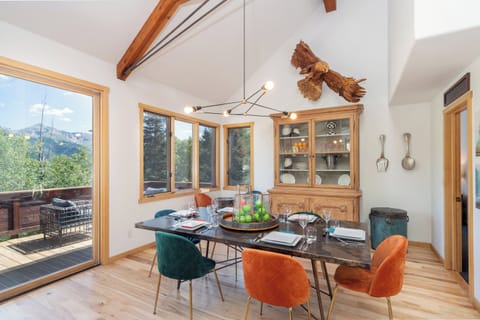 4.0-telluride-polar-queen-dining