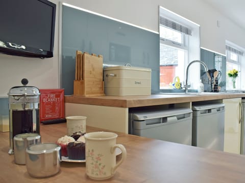 Tastefully modernised kitchen with breakfast area | Waterloo Farm House, Waterloo, near Dunkeld