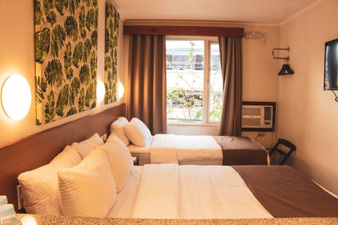 Triple Room | In-room safe, desk, iron/ironing board, free WiFi