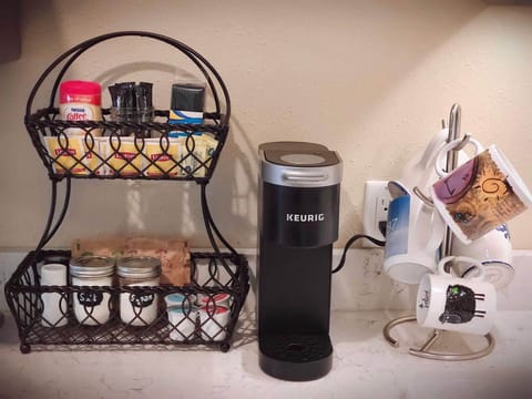 Breakfast corner: Tea, coffee, oatmeal, spices, etc.