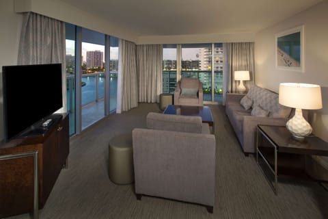 Suite | Living area | Smart TV, iPod dock, pay movies