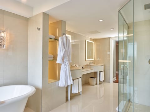 Executive Suite, 1 King Bed, Lake View | Bathroom | Free toiletries, hair dryer, bathrobes, slippers