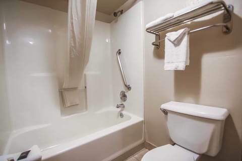 Deluxe Room (1 King Bed , Smoking) | Bathroom | Combined shower/tub, deep soaking tub, free toiletries, hair dryer