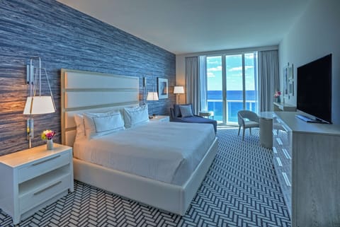 Premium Room, 1 King Bed, Balcony, Oceanfront | Hypo-allergenic bedding, in-room safe, desk, laptop workspace
