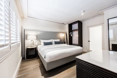 Suite, 1 Bedroom, Accessible (Mobility,Roll-In Shower) | Premium bedding, in-room safe, desk, laptop workspace