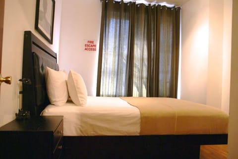 Deluxe Suite | In-room safe, iron/ironing board, free WiFi, bed sheets