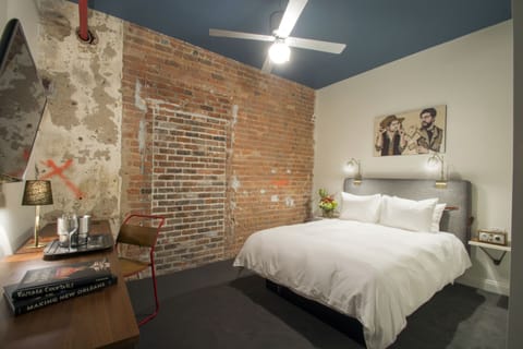 Standard Room, 1 Queen Bed (Wayfarer - No Windows) | Premium bedding, minibar, in-room safe, desk