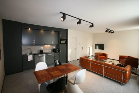 Apartment, 2 Bedrooms | Living room | Flat-screen TV