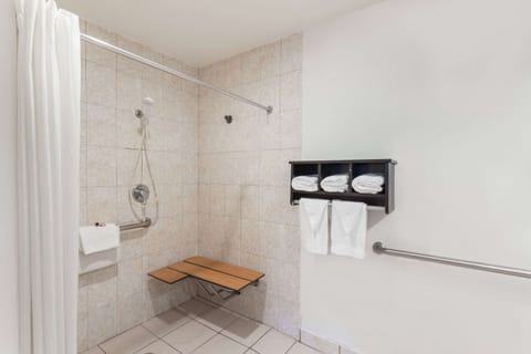 Room, 1 King Bed, Accessible, Non Smoking (Mobility/Hearing Impaired) | Accessible bathroom
