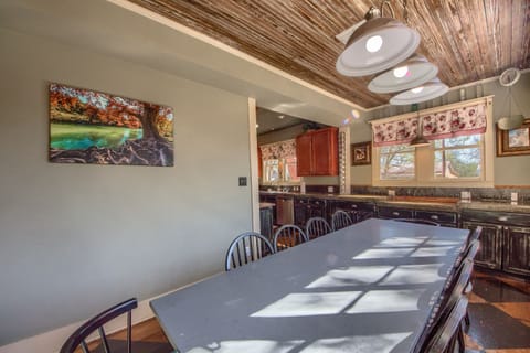 Dining Room Table with seating for 10!