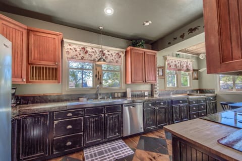 Fully Stocked Kitchen!