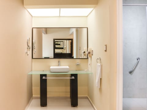 Standard Room | Bathroom | Shower, hair dryer, towels, soap