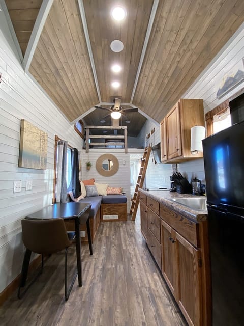 Cabin | Soundproofing, iron/ironing board, bed sheets