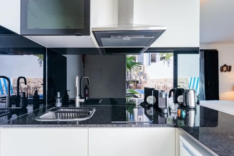 Exclusive Studio Suite, Terrace, Garden View (Conguito) | Private kitchenette | Microwave, espresso maker, electric kettle