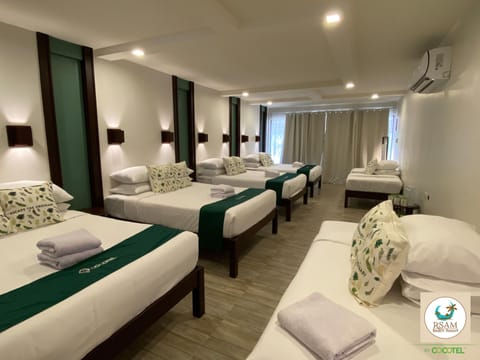 Barkada Deluxe Room | Bed sheets