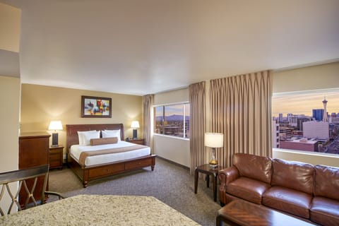 Regal Suite | In-room safe, desk, blackout drapes, iron/ironing board