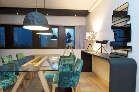 Presidential Suite | In-room safe, laptop workspace, soundproofing, iron/ironing board