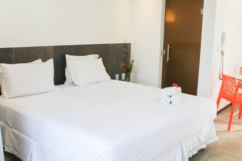 Quarto casal superluxo Com Ofurô de Madeira | Free WiFi