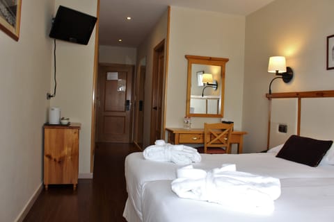 Double Room | In-room safe, desk, blackout drapes, free WiFi