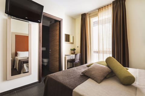 Superior Room, Balcony | Hypo-allergenic bedding, down comforters, Select Comfort beds, minibar