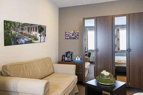 Comfort Double Room | Living area | 50-cm flat-screen TV with cable channels, TV