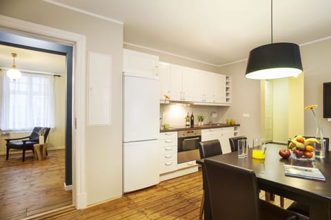 Apartment, 3 Bedrooms | Private kitchen | Fridge, microwave, stovetop, espresso maker