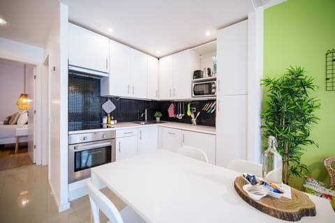 Apartment, 2 Bedrooms | Private kitchen | Fridge