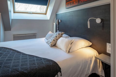 Comfort Double Room | Premium bedding, desk, free WiFi, bed sheets