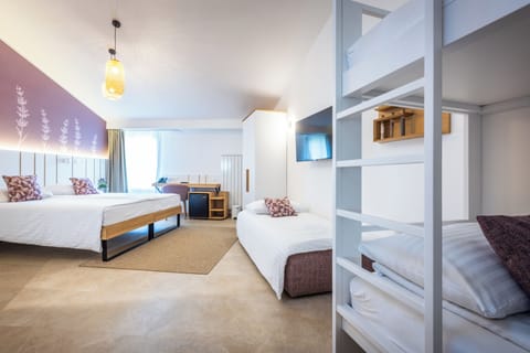 Standard Studio | In-room safe, desk, blackout drapes, free WiFi