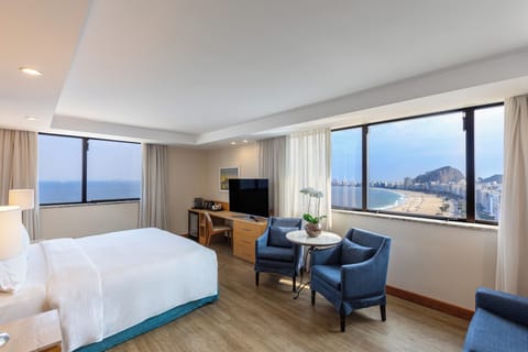 Executive Suite, 1 King Bed, Club Lounge Access, Oceanfront | Hypo-allergenic bedding, minibar, in-room safe, individually decorated