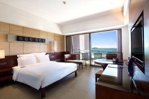 Deluxe Room, 2 Twin Beds, Ocean View | Premium bedding, minibar, in-room safe, desk