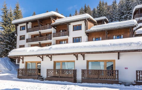 Enjoy the slopeside location.