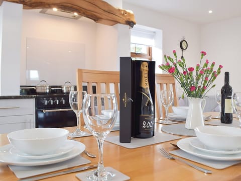 Kitchen/diner | Y Beudy Bach, Pontyberem, near Kidwelly