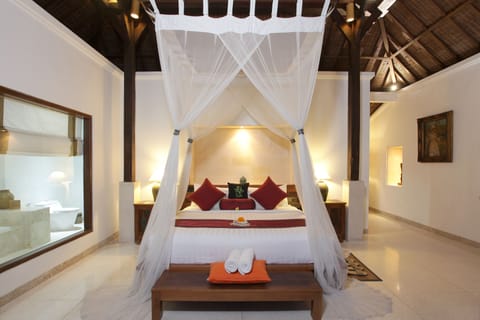 Premium bedding, Tempur-Pedic beds, minibar, in-room safe