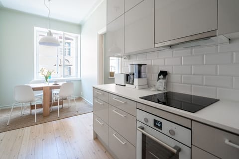 Studio | Private kitchen | Fridge, oven, stovetop, dishwasher