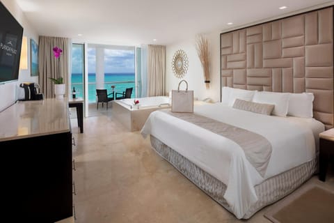 Superior Deluxe Honeymoon Suite Ocean View - King Size Bed | Premium bedding, free minibar, in-room safe, desk