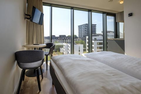 Apartment, Sea View (2 person) | Desk, laptop workspace, soundproofing, free WiFi