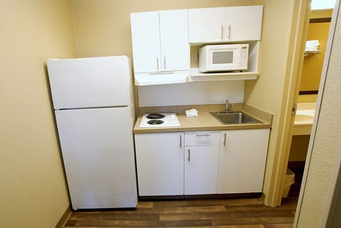 Studio, 1 King Bed, Non Smoking | Private kitchen | Fridge, microwave, stovetop